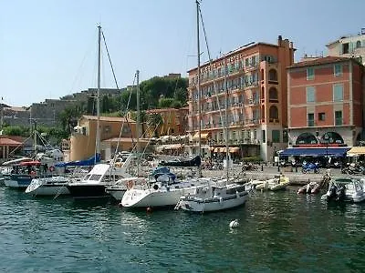 Welcome Hotel 4*
