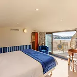 Welcome Hotel