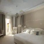 Отель Welcome 4*