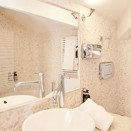 Welcome Hotel 4*